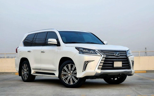 Lexus LX 570 Platinum 5.7L. Al- Futtaim Motors