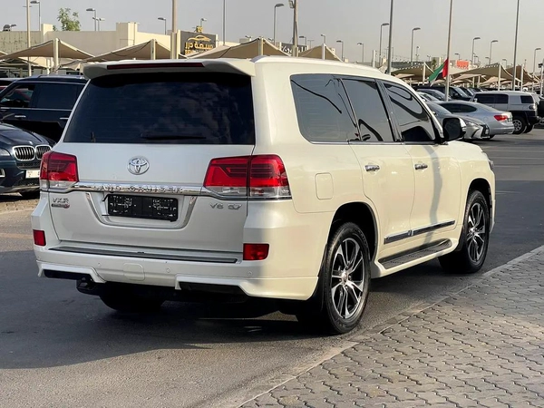 Toyota Land Cruiser VXR Grand Touring 2021 - GCC Specs