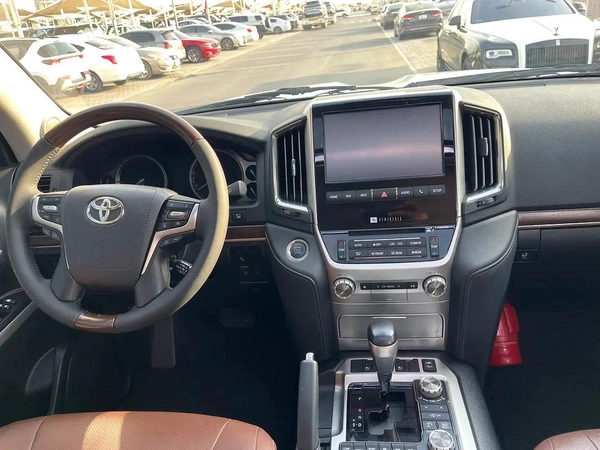 Toyota Land Cruiser VXR Grand Touring 2021 - GCC Specs