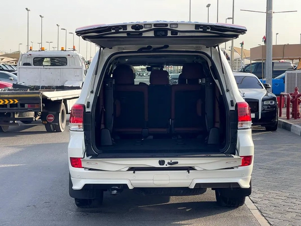 Toyota Land Cruiser VXR Grand Touring 2021 - GCC Specs