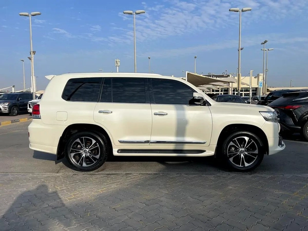 Toyota Land Cruiser VXR Grand Touring 2021 - GCC Specs