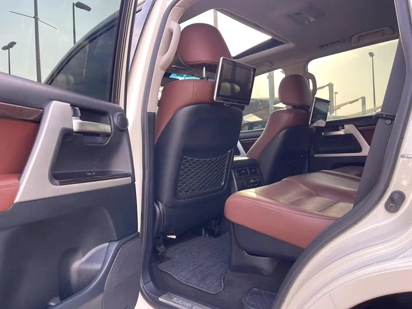 Toyota Land Cruiser VXR Grand Touring 2021 - GCC Specs