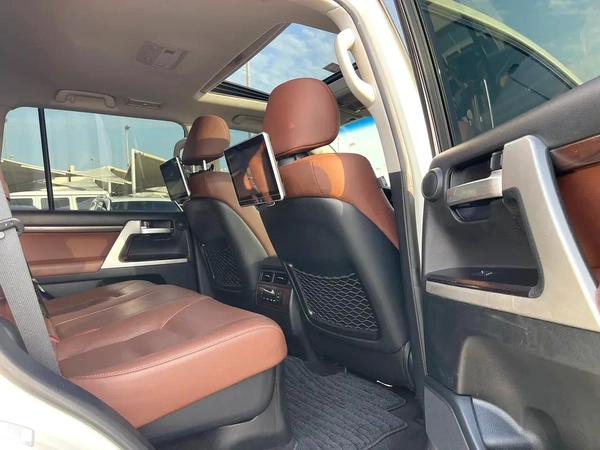 Toyota Land Cruiser VXR Grand Touring 2021 - GCC Specs