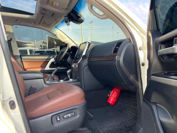 Toyota Land Cruiser VXR Grand Touring 2021 - GCC Specs