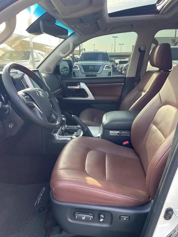 Toyota Land Cruiser VXR Grand Touring 2021 - GCC Specs