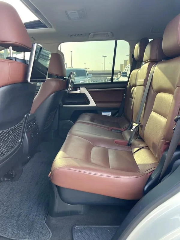Toyota Land Cruiser VXR Grand Touring 2021 - GCC Specs