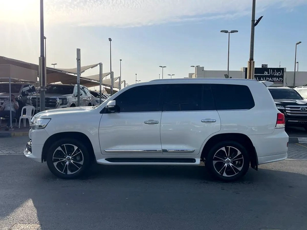 Toyota Land Cruiser VXR Grand Touring 2021 - GCC Specs