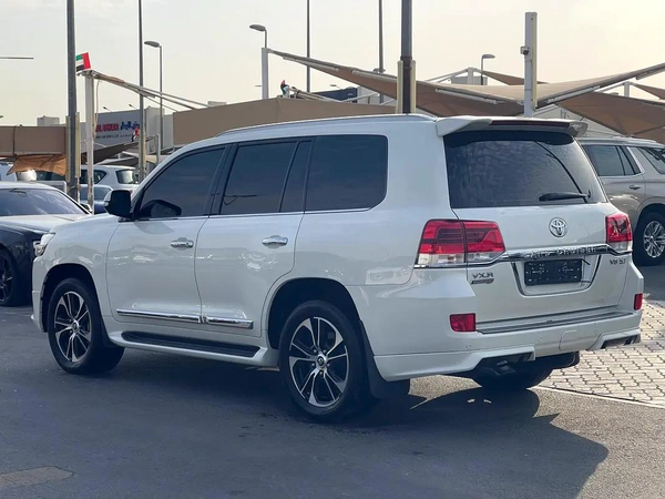 Toyota Land Cruiser VXR Grand Touring 2021 - GCC Specs