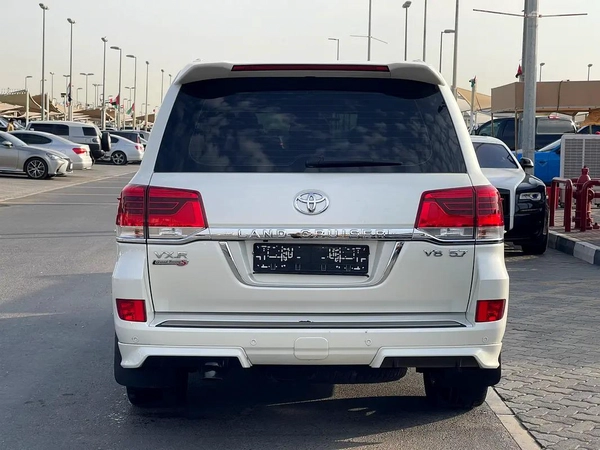 Toyota Land Cruiser VXR Grand Touring 2021 - GCC Specs