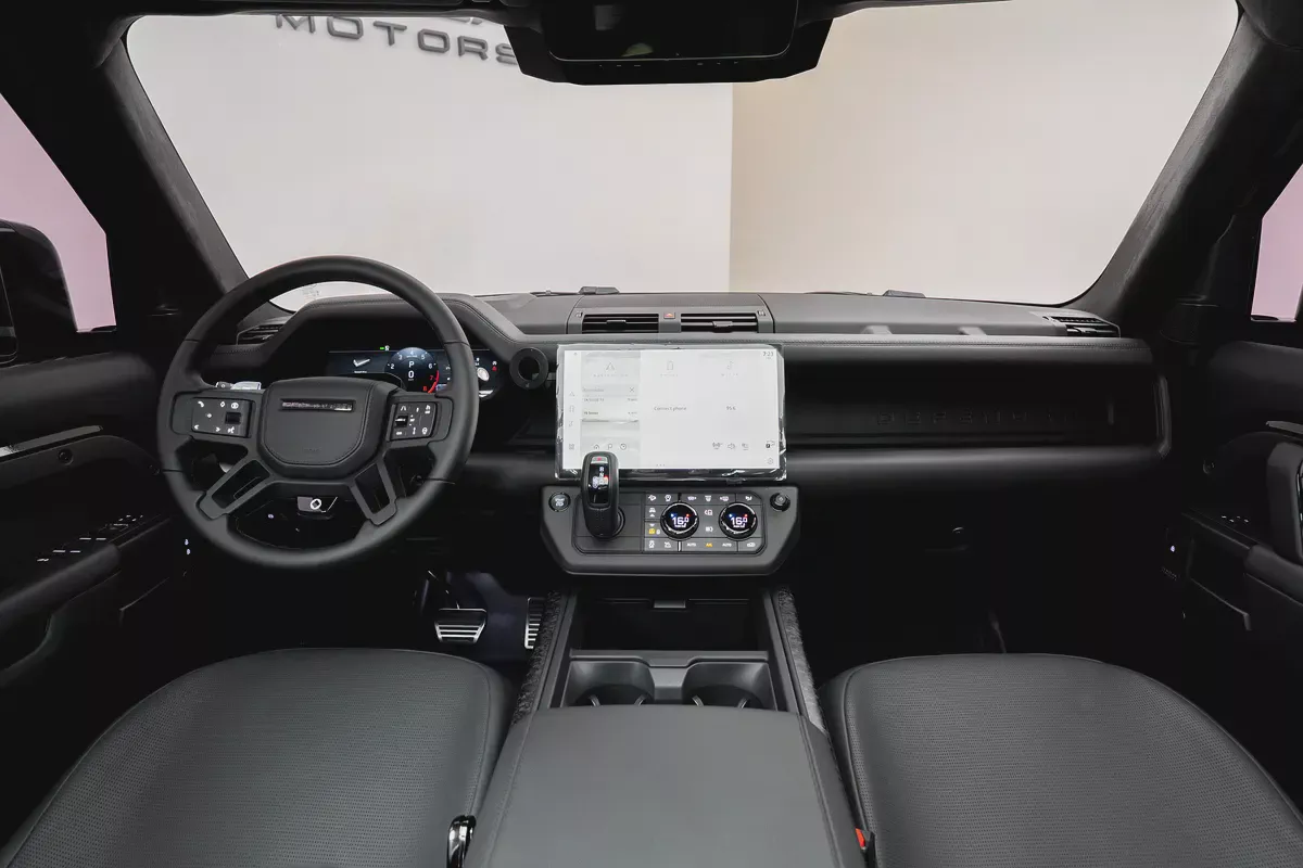 2026 LAND ROVER DEFENDER P635 OCTA BLACK EDITION | GCC DEALER WARRANTY & SERVICES-14-14