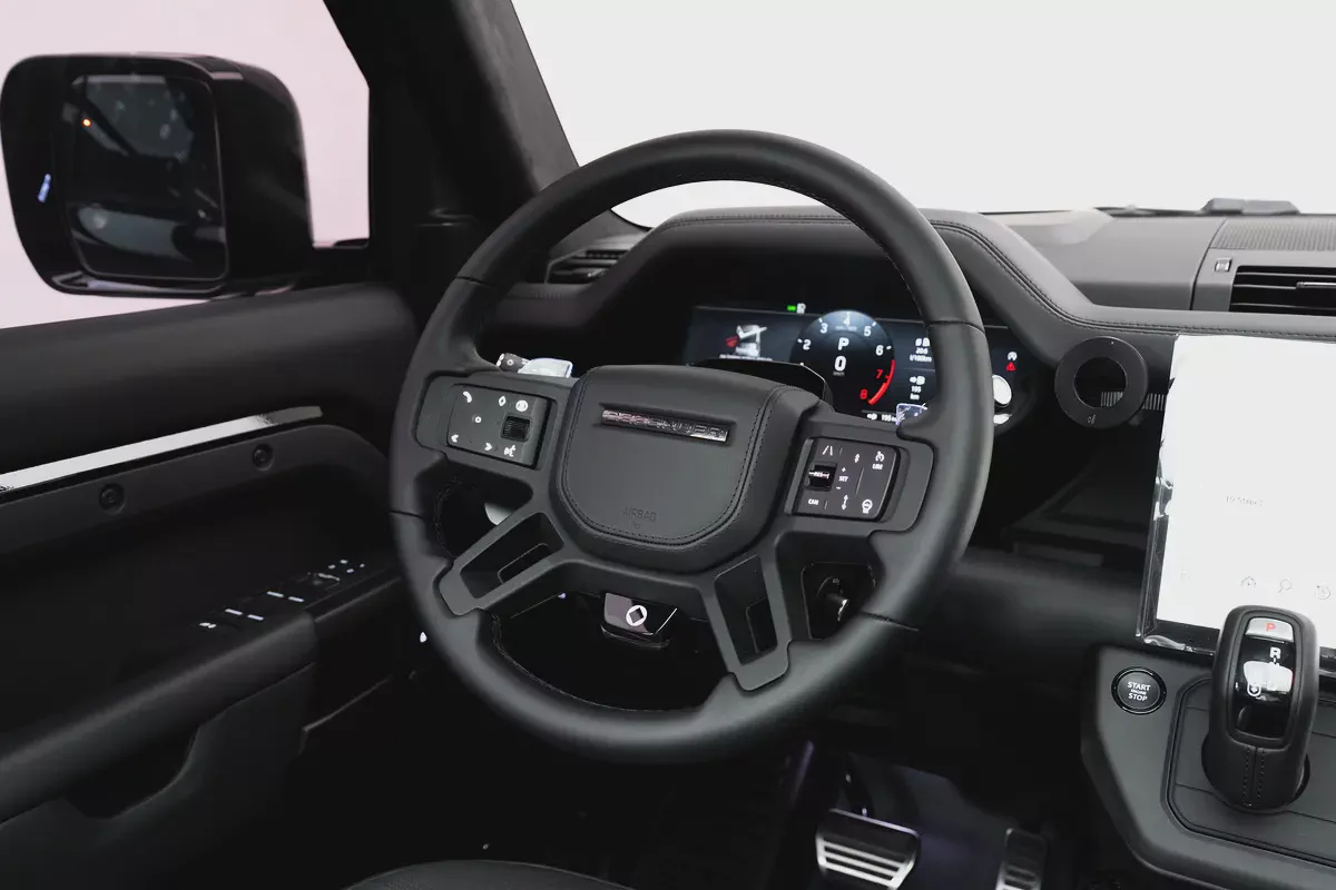 2026 LAND ROVER DEFENDER P635 OCTA BLACK EDITION | GCC DEALER WARRANTY & SERVICES-15-15