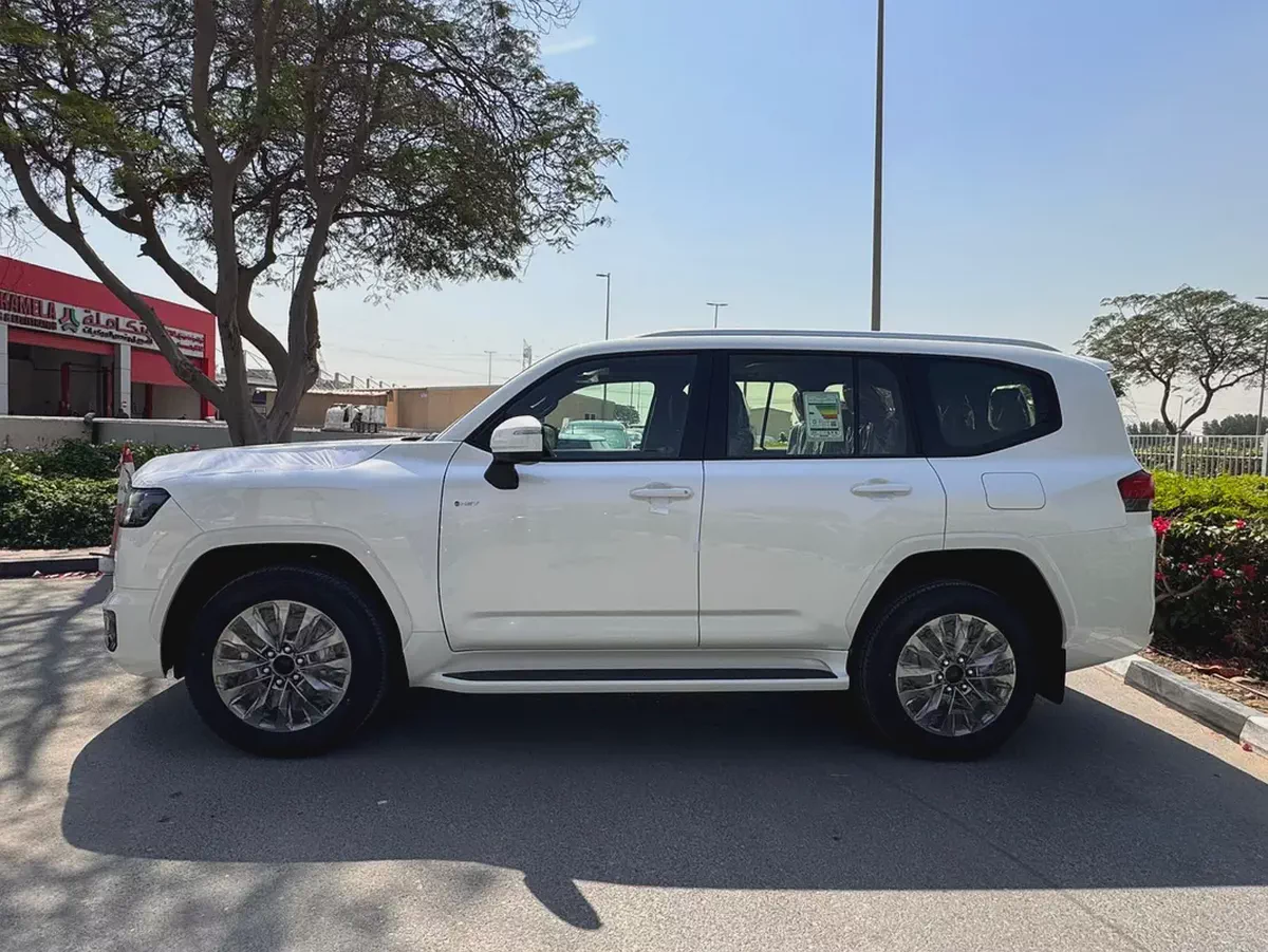 Toyota Land Cruiser GXR 2026 GCC Specs - Brand New Luxury SUV-1-1