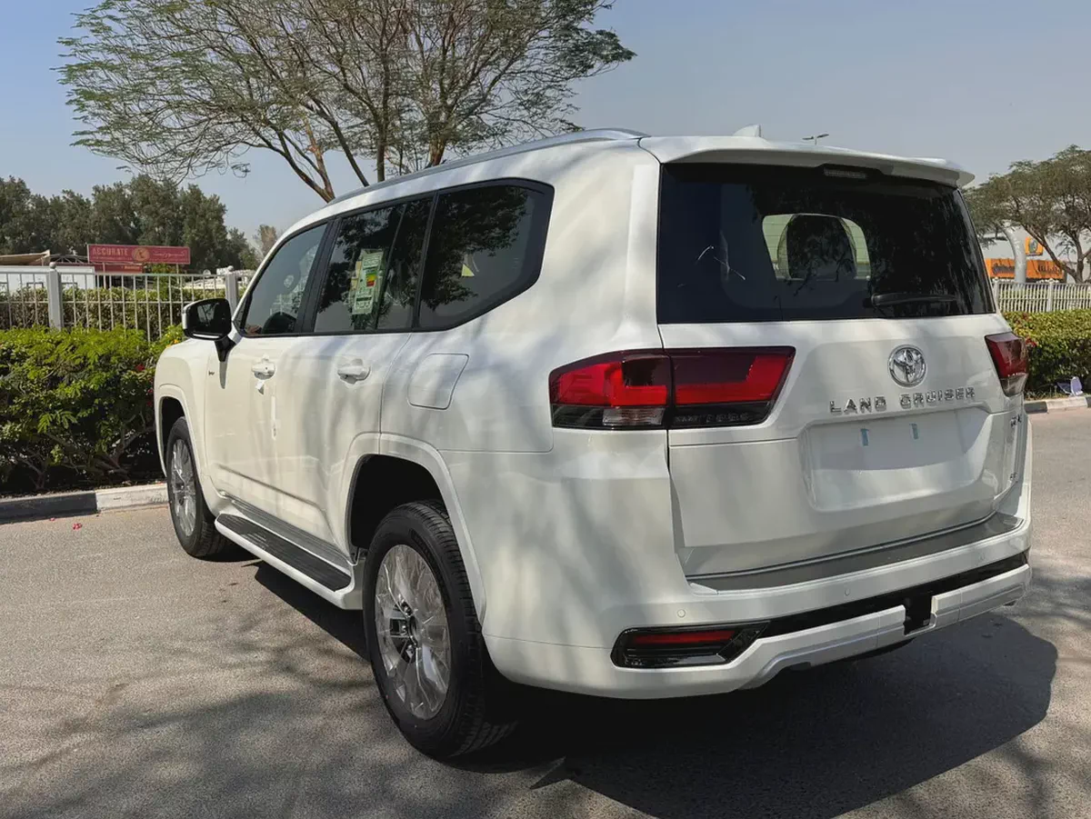 Toyota Land Cruiser GXR 2026 GCC Specs - Brand New Luxury SUV-2-2