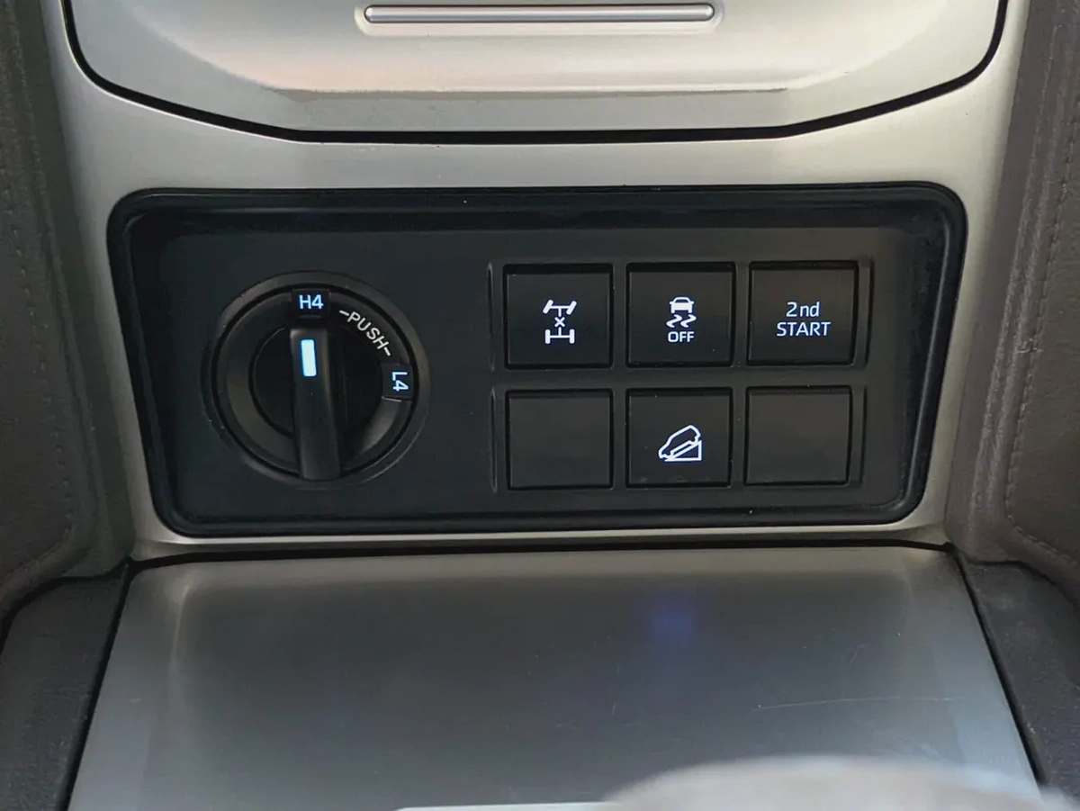 TOYOTA PRADO 2020 GCC V6 IN EXCELLENT CONDITION-9-9