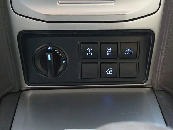 TOYOTA PRADO 2020 GCC V6 IN EXCELLENT CONDITION