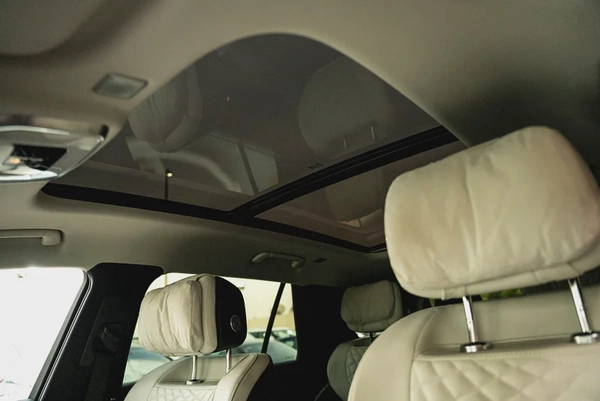 Hongqi E-HS9 Deluxe 2022 Agency Warranty Full Service History GCC
