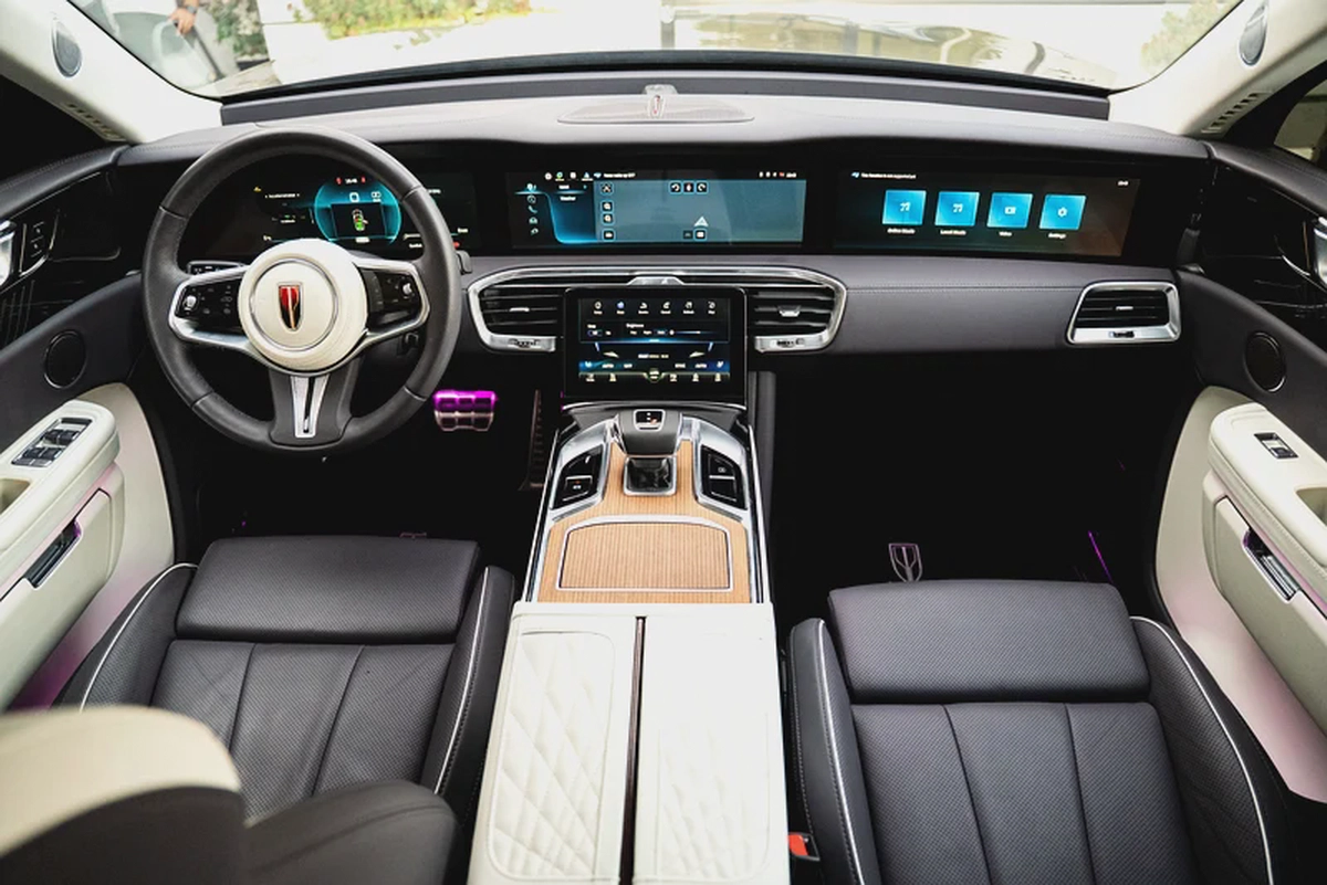 Hongqi E-HS9 Deluxe 2022 Agency Warranty Full Service History GCC-17-17