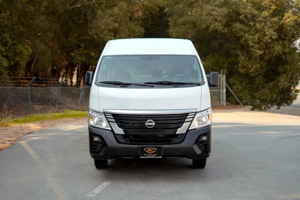 High-Roof 13-Seater Passenger Van | Manual | GCC Specs | Ref#N85144