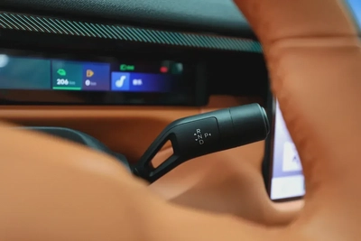 Lynk & Co 900 2.0 Ultra-14