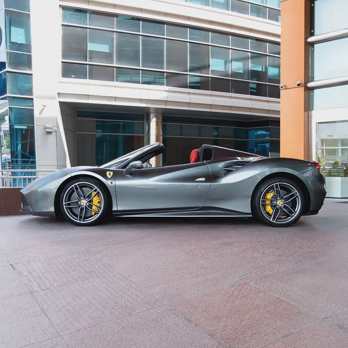 2018 FERRARI 488 SPIDER GCC DONE ONLY 26,000KM( FULL SERVICE HISTORY)-12-12