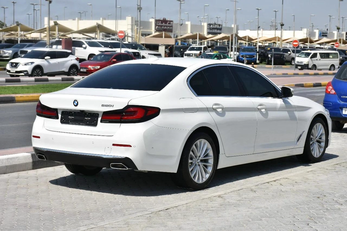520i RWD 2023 | WHITE-15-15