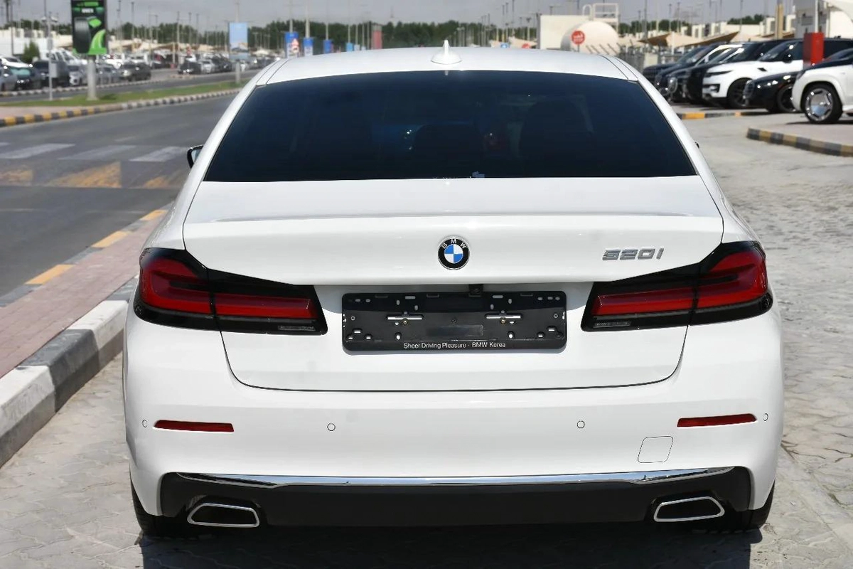 520i RWD 2023 | WHITE-5-5