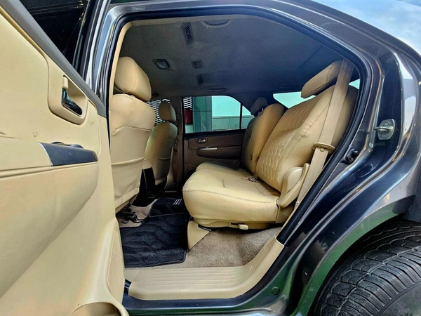 Toyota Fortuner EXR/ V4 2.7L 4WD/ LEATHER DVD/ LOW MILEAGE