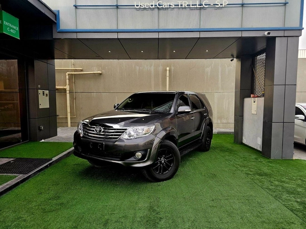 Toyota Fortuner EXR/ V4 2.7L 4WD/ LEATHER DVD/ LOW MILEAGE