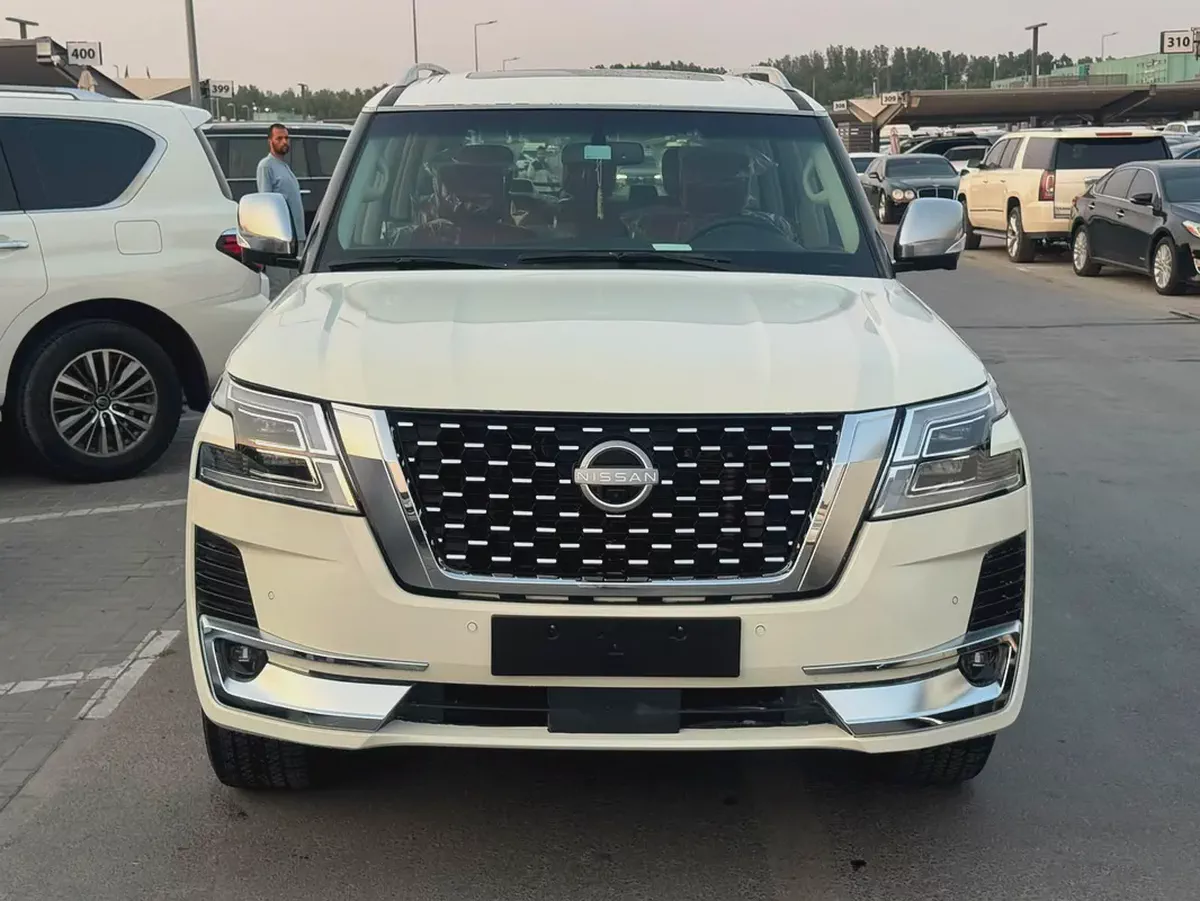 Nissan patrol 2017 fullopshin white color fullopshin GCc calen ace