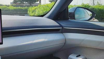 ZEEKR 001 AWD (Grey White)-12