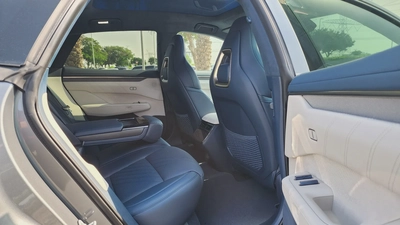 ZEEKR 001 AWD (Grey White)-10
