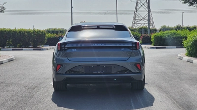 ZEEKR 001 AWD (Grey White)-11