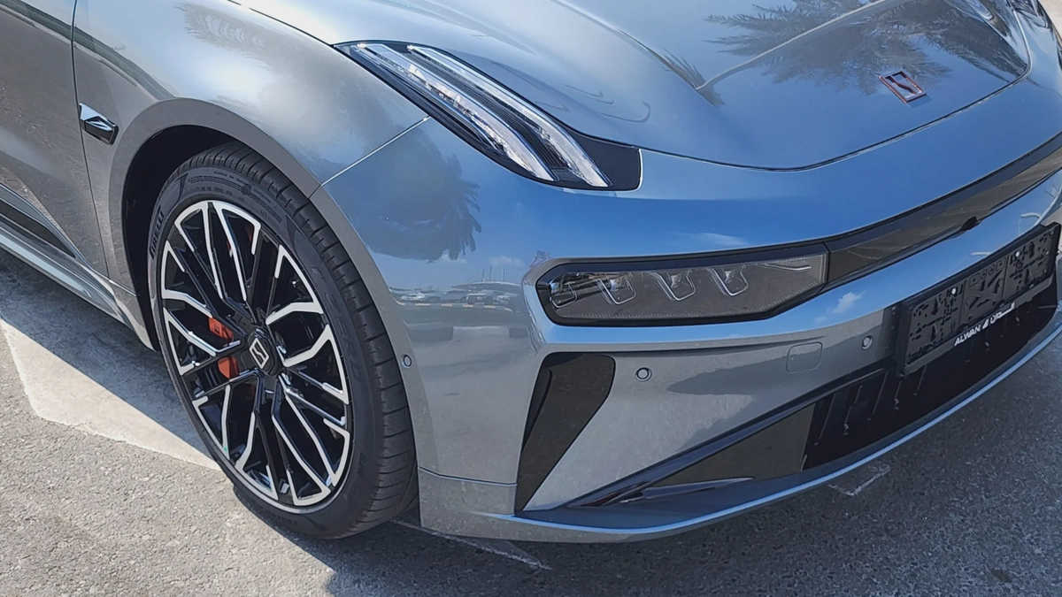 ZEEKR 001 AWD (Grey White)-1-1
