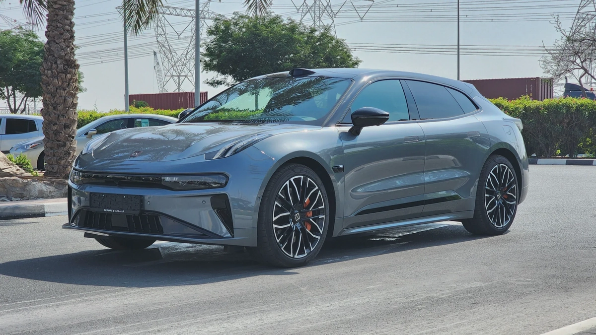 ZEEKR 001 AWD (Grey White)-3-3