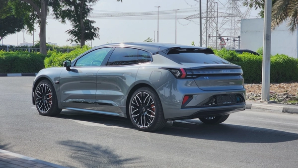 ZEEKR 001 AWD (Grey White)