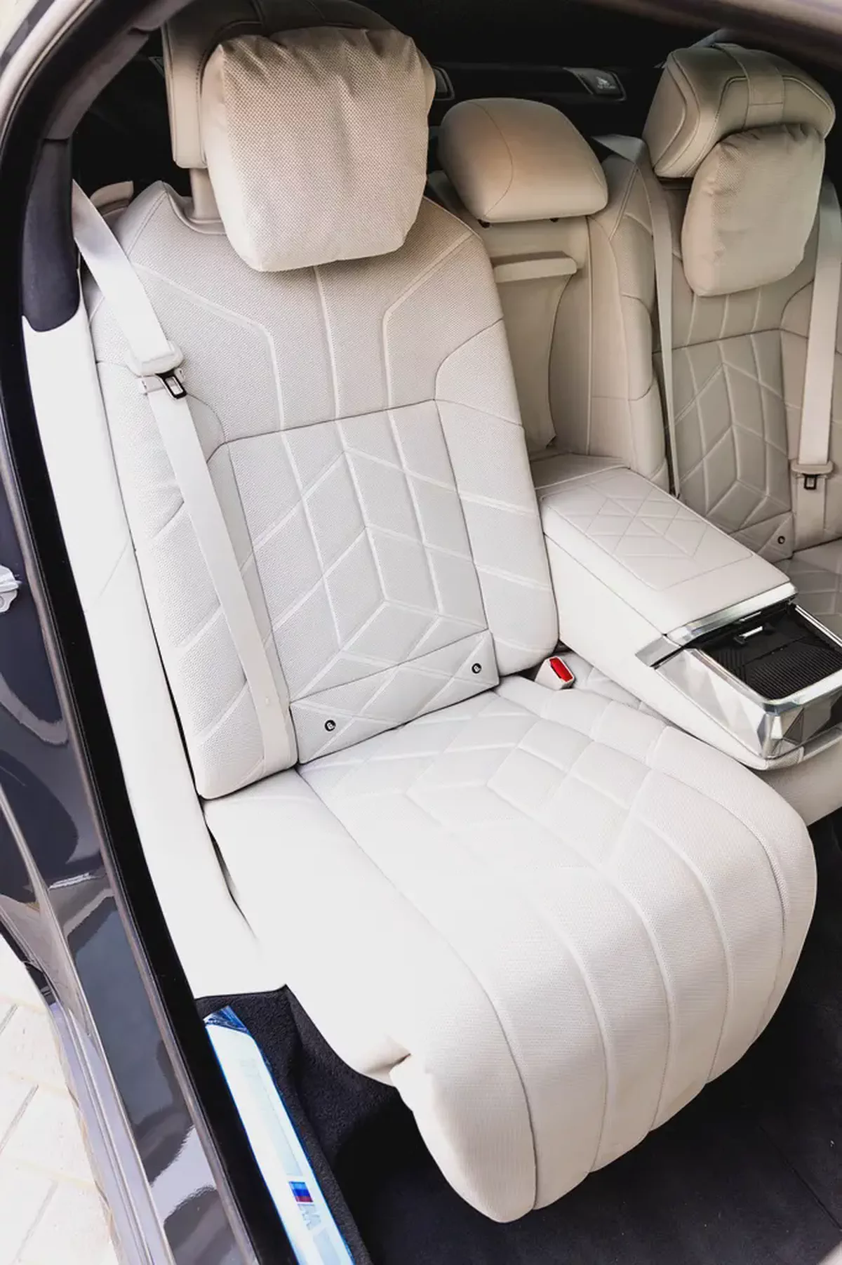BMW 740i M Sport Individual – 2026 | GCC | Only 2,050 KM | 2 Years Warranty | AED 449,000-12-12