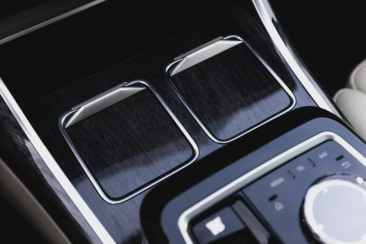 BMW 740i M Sport Individual – 2026 | GCC | Only 2,050 KM | 2 Years Warranty | AED 449,000-7-7