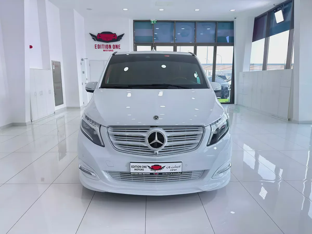 Mercedes-Benz Viano FUN 2019 | GCC Specs | Low Mileage | Pristine Condition-1-1