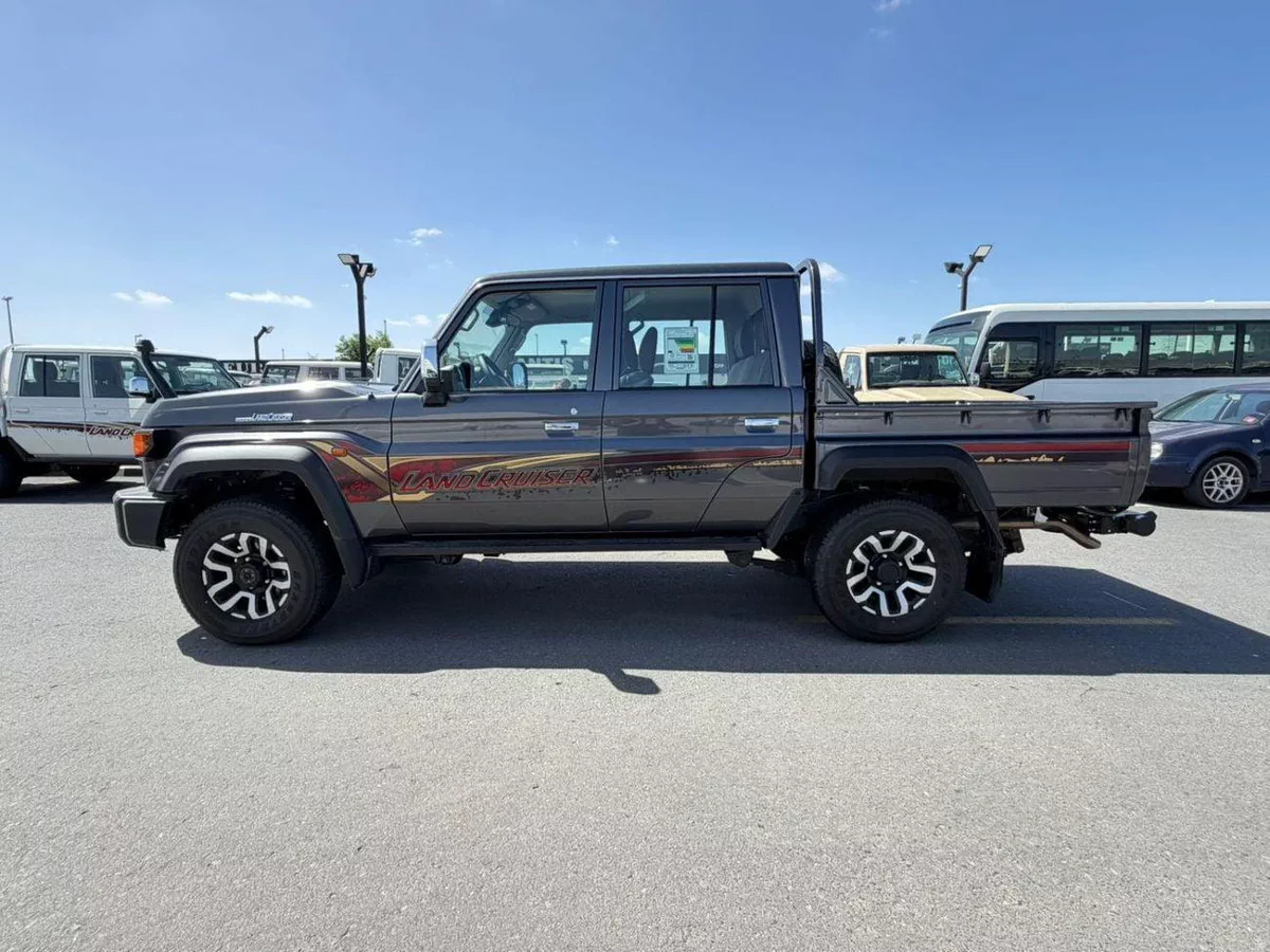 Toyota Land Cruiser Pick Up-9-0