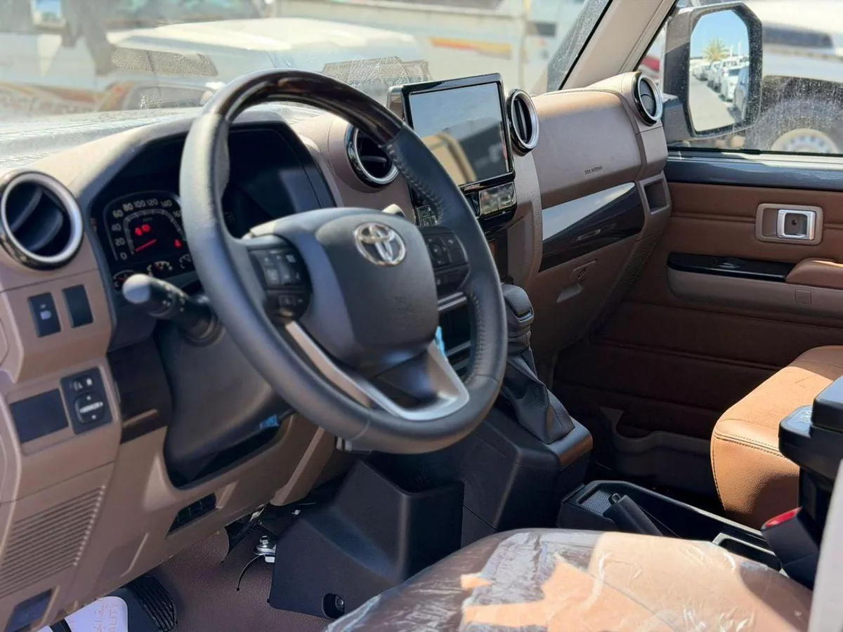 Toyota Land Cruiser Pick Up-3-0