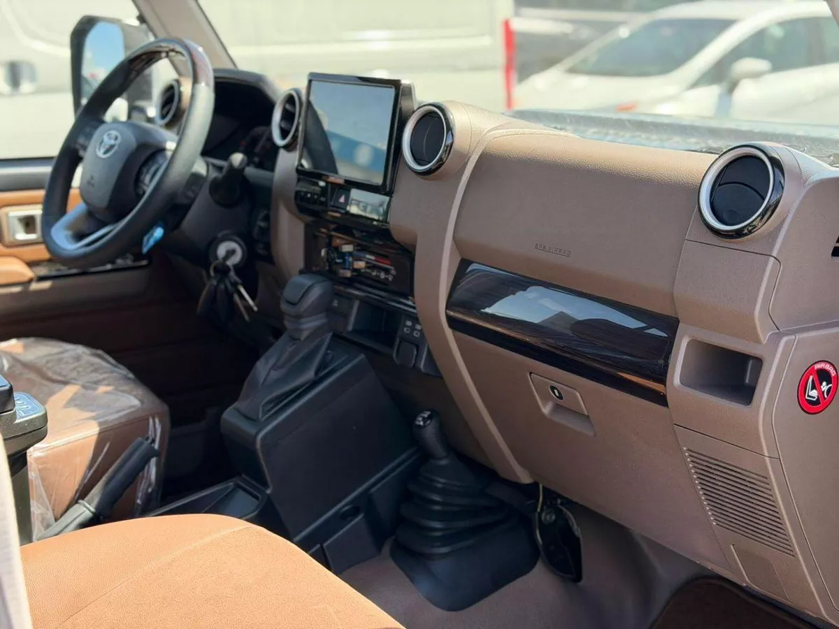 Toyota Land Cruiser Pick Up-5-0