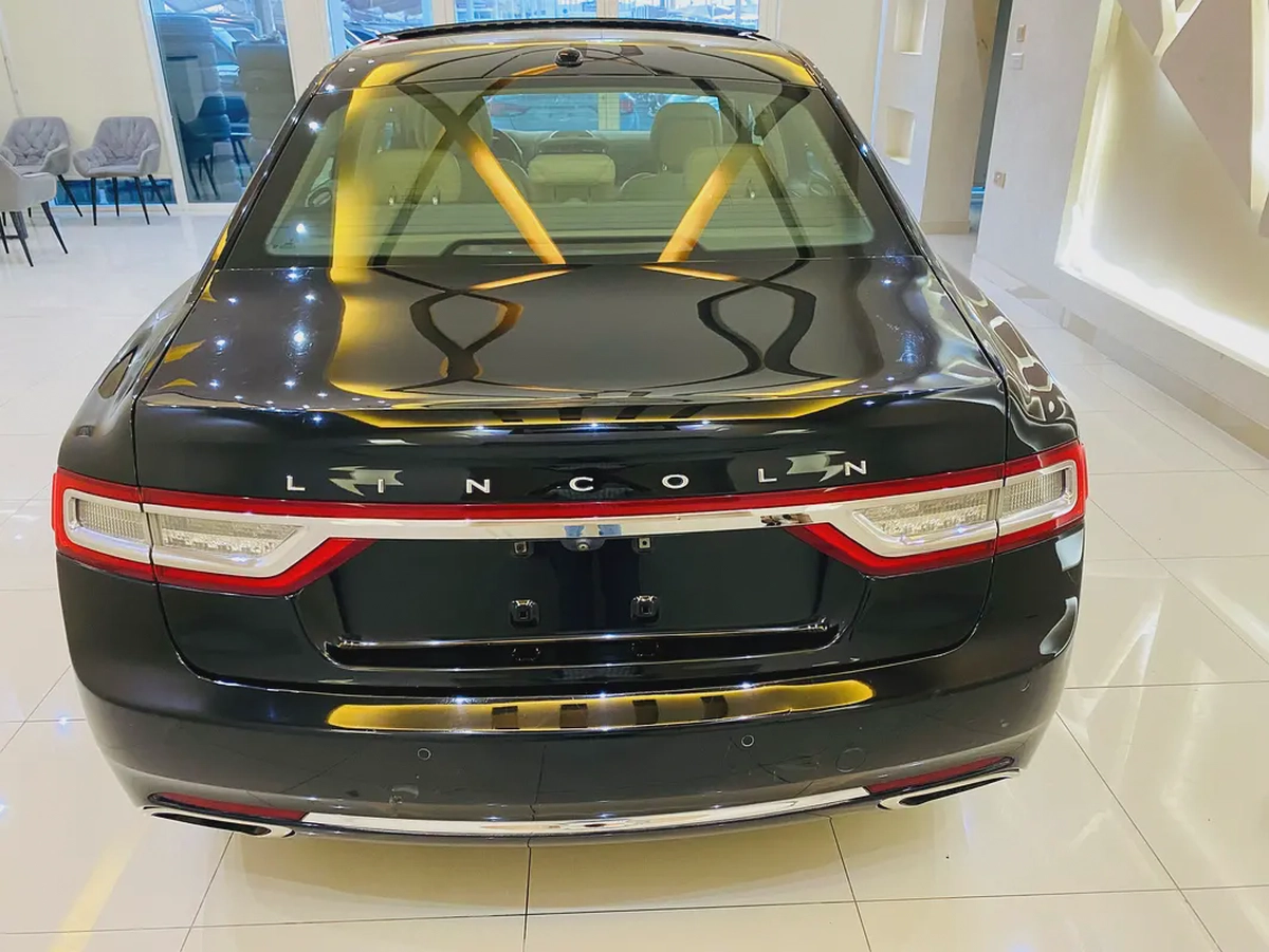 2017 Lincoln Continental Premiere GCC Specs-5-5