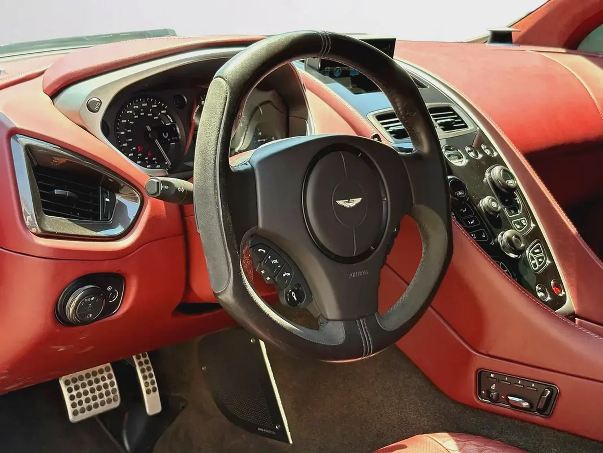 ASTON MARTIN VANQUISH | V12 | 2014 | GCC SPECS