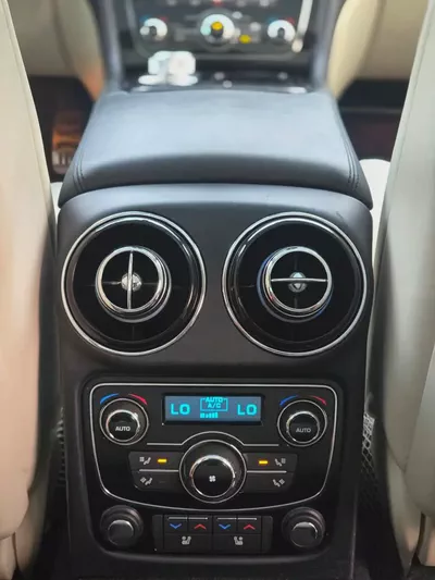 Jaguar XJ 50 / 2019 V6 3.0L GCC Specs | Orginal paint | Accidrnt free | 2Keys | Perfect condition-18