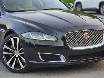 Jaguar XJ 50 / 2019 V6 3.0L GCC Specs | Orginal paint | Accidrnt free | 2Keys | Perfect condition-3