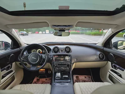 Jaguar XJ 50 / 2019 V6 3.0L GCC Specs | Orginal paint | Accidrnt free | 2Keys | Perfect condition-8