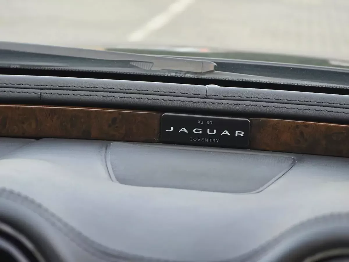 Jaguar XJ 50 / 2019 V6 3.0L GCC Specs | Orginal paint | Accidrnt free | 2Keys | Perfect condition-13-13