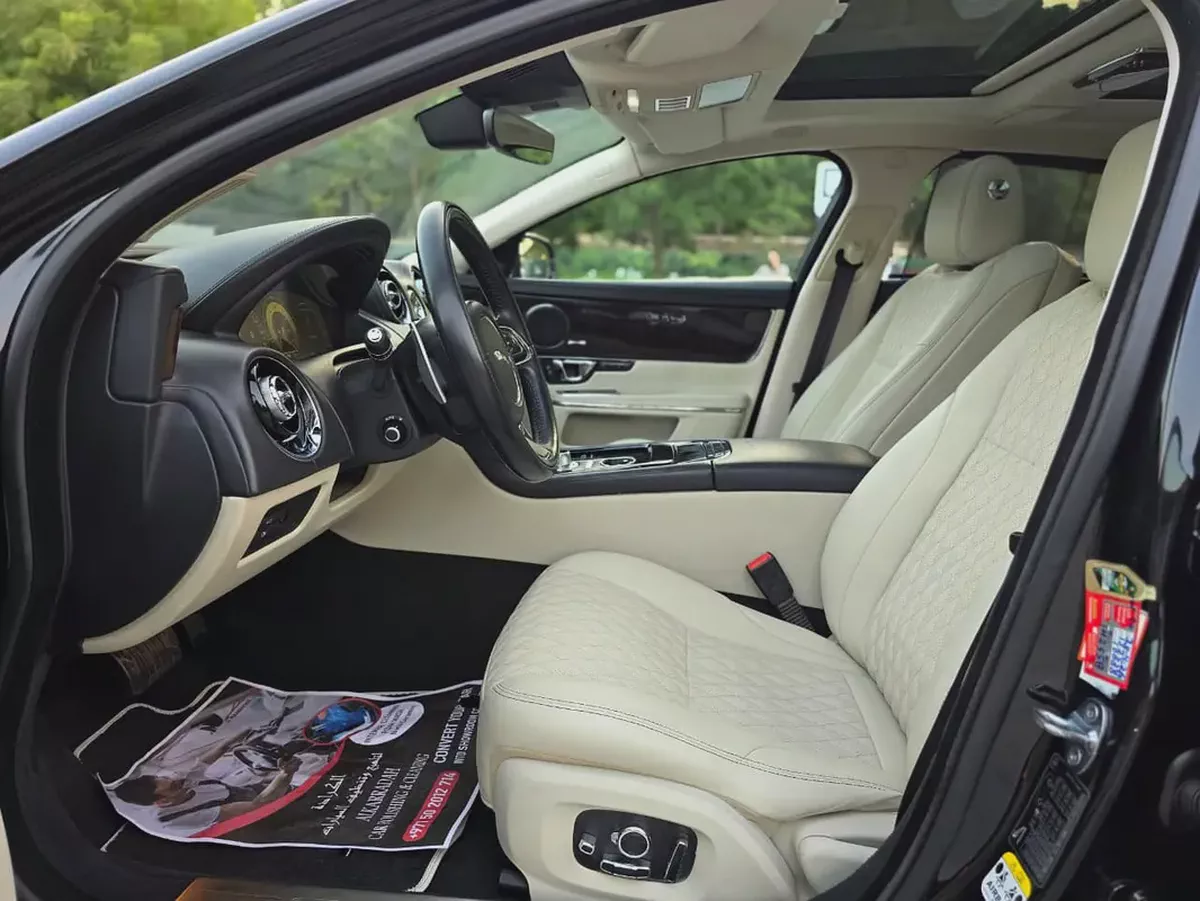 Jaguar XJ 50 / 2019 V6 3.0L GCC Specs | Orginal paint | Accidrnt free | 2Keys | Perfect condition-15-15