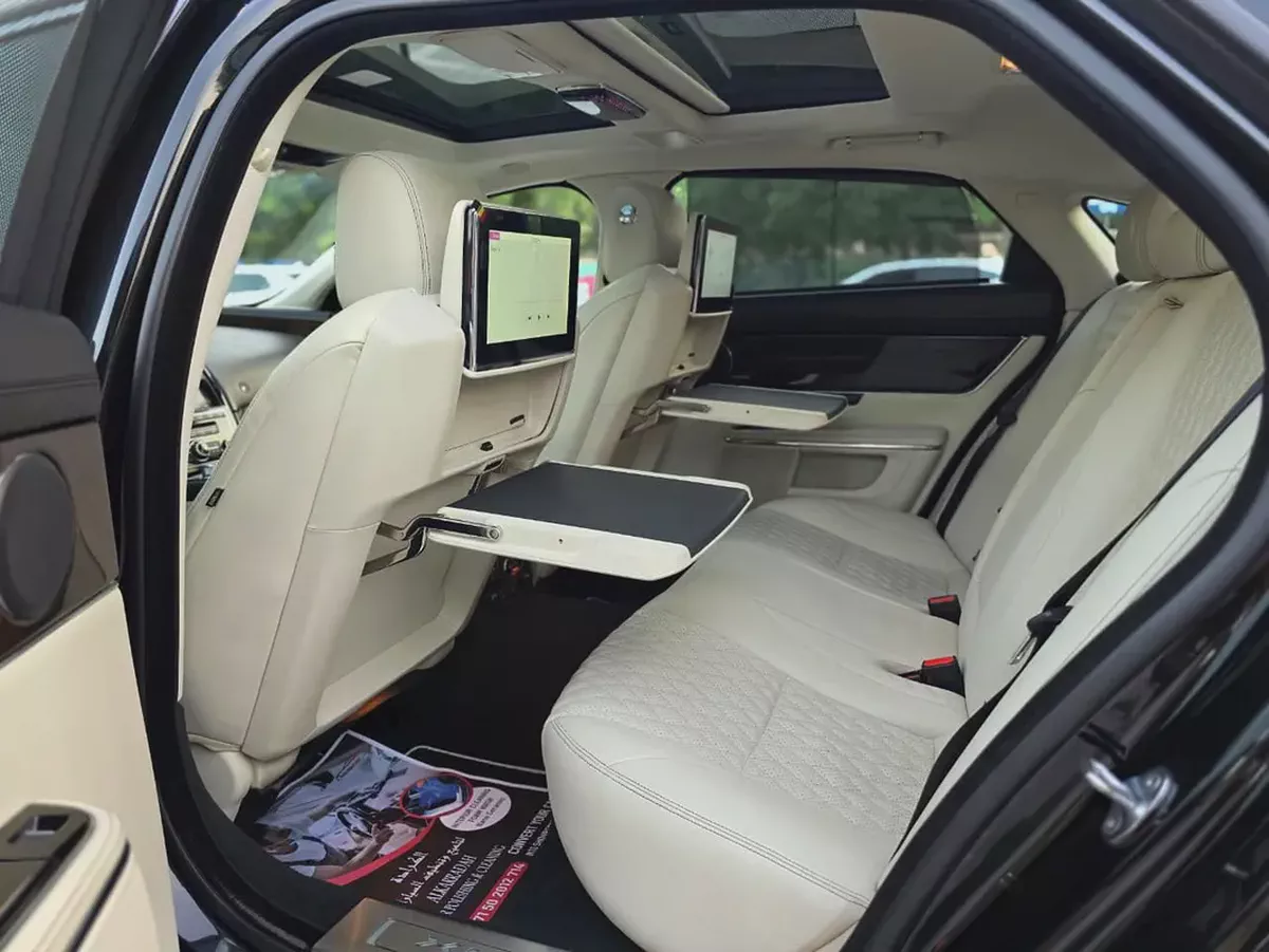 Jaguar XJ 50 / 2019 V6 3.0L GCC Specs | Orginal paint | Accidrnt free | 2Keys | Perfect condition-16-16