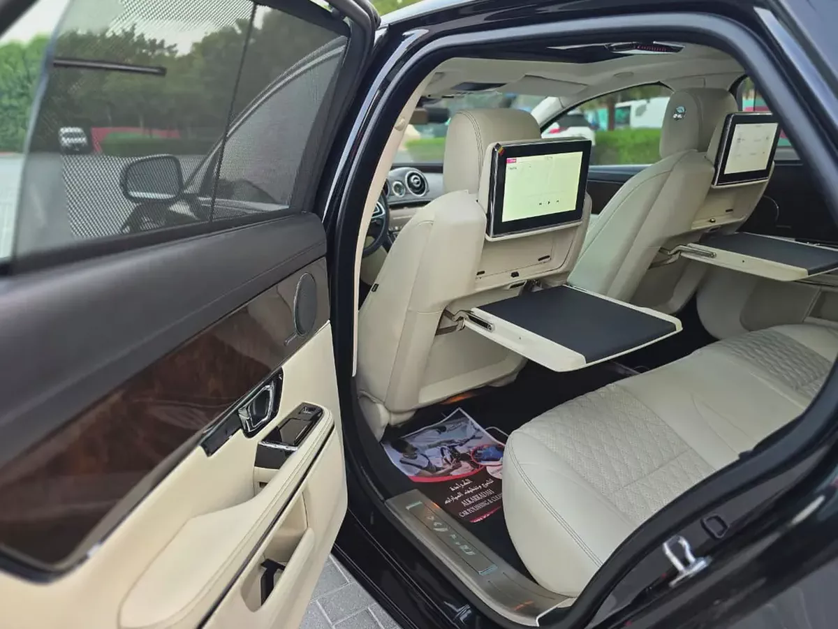 Jaguar XJ 50 / 2019 V6 3.0L GCC Specs | Orginal paint | Accidrnt free | 2Keys | Perfect condition-17-17